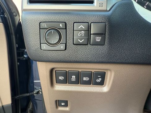 Used 2023 Lexus GX 460 Premium image 11