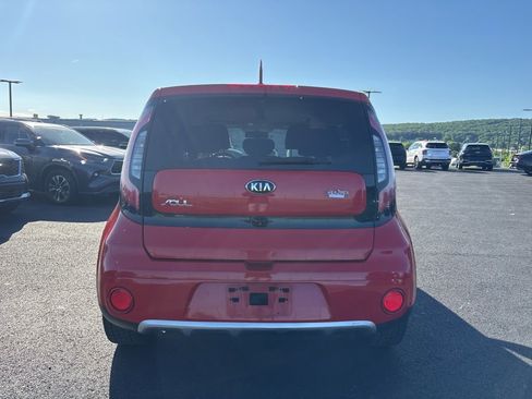 Used 2018 Kia Soul + FWD image 4