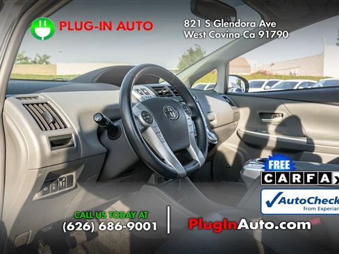 Used 2013 Toyota Prius V Five image 10