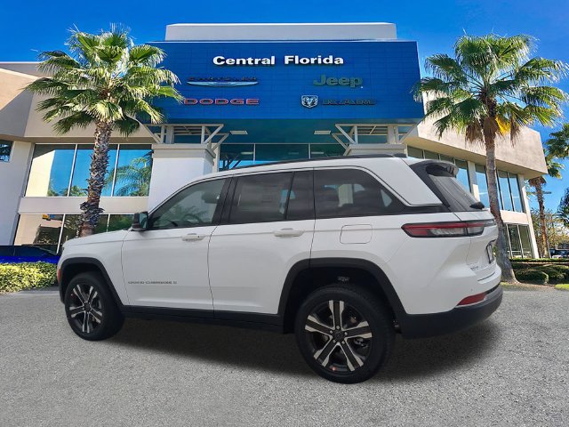 New 2027 Jeep Grand Cherokee Limited RWD image 7