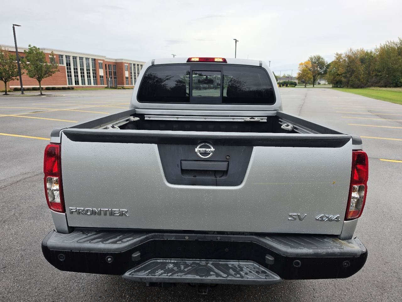 Used 2017 Nissan Frontier SV w/ SV Value Truck Package AWD/4WD image 5