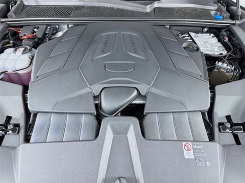 Certified 2025 Porsche Cayenne Coupe image 32