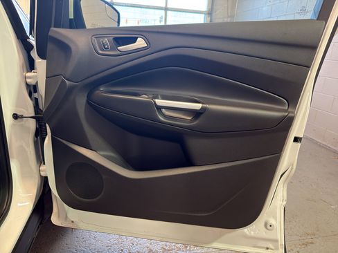 Used 2018 Ford Escape SE FWD image 20