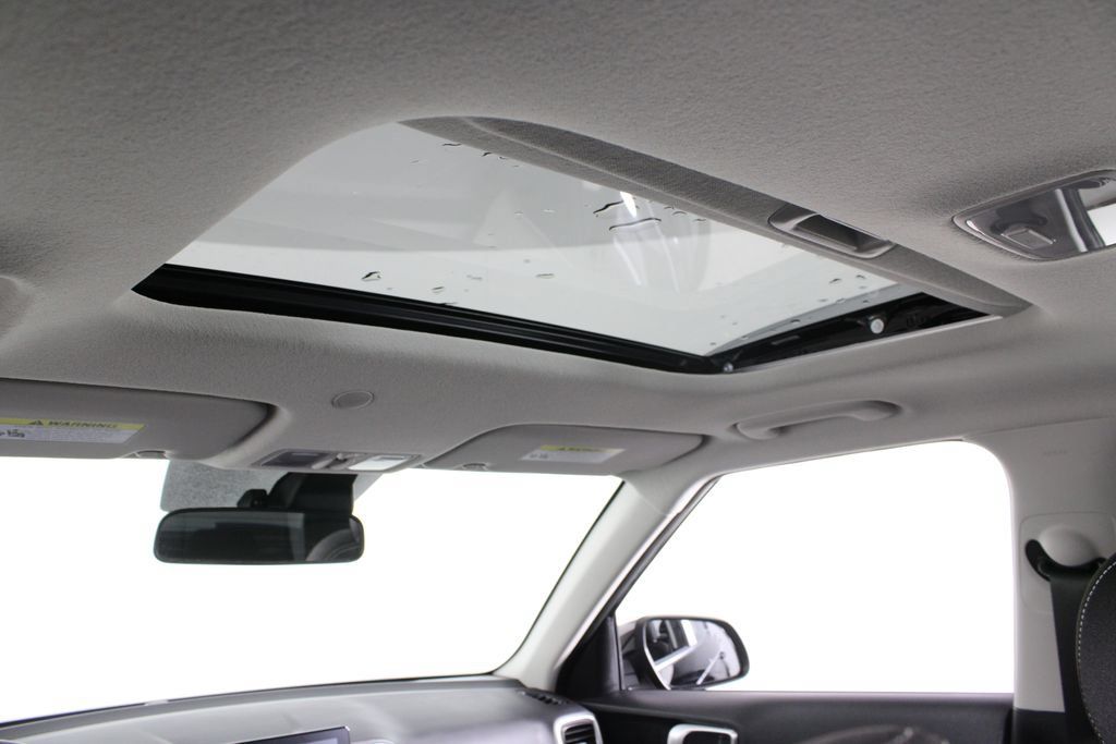 Certified 2026 Hyundai Venue SEL FWD image 22