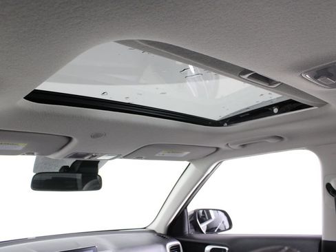 Certified 2026 Hyundai Venue SEL FWD image 22