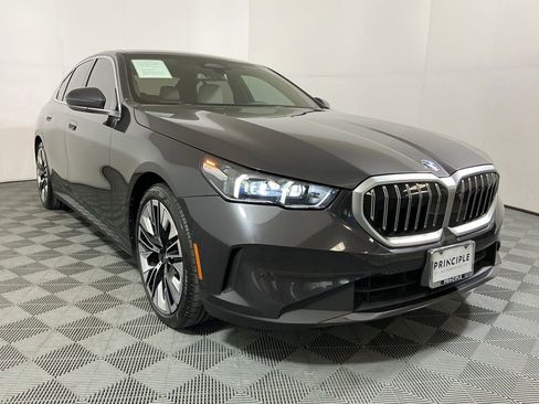 Certified 2024 BMW 530i w/ Premium Package RWD image 4