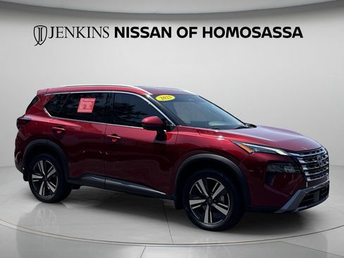 Certified 2025 Nissan Rogue SL FWD image 5