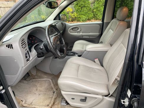 Used 2008 Chevrolet TrailBlazer LT w/ Sun And 6-Disc Cd Package image 10