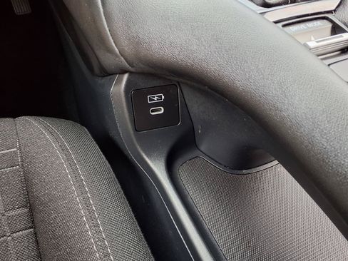 Used 2024 Honda HR-V LX image 9