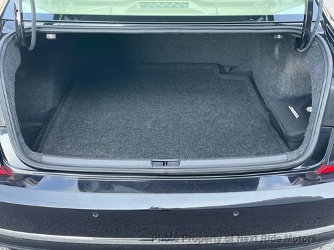 Used 2018 Volkswagen Passat 2.0T SE FWD image 33
