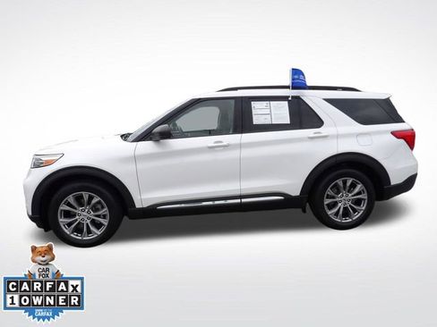 Certified 2022 Ford Explorer XLT w/ Equipment Group 202A RWD image 8