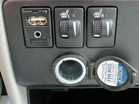 Used 2017 Toyota Sienna XLE w/ XLE Navigation Package FWD image 32