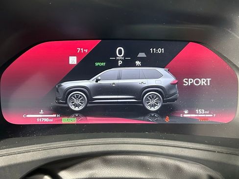 Used 2025 Toyota Grand Highlander AWD Hybrid image 27
