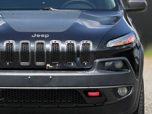 Used 2015 Jeep Cherokee Trailhawk AWD/4WD image 12