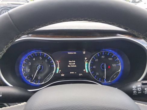 Used 2022 Chrysler Pacifica Limited AWD/4WD image 21