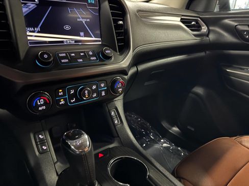 Used 2017 GMC Acadia SLT image 26