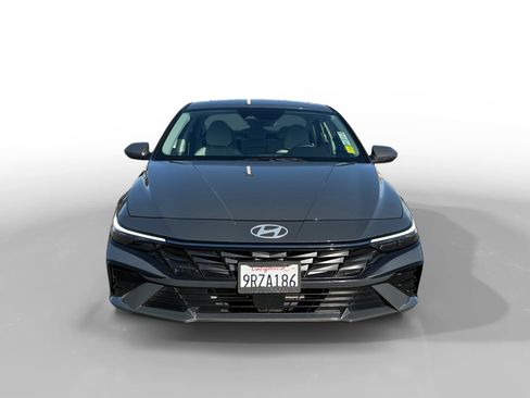 Certified 2025 Hyundai Elantra Limited image 8