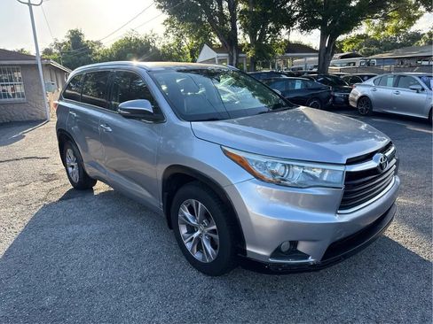 Used 2015 Toyota Highlander XLE AWD/4WD image 3