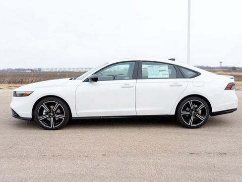 Used 2025 Honda Accord SE image 4