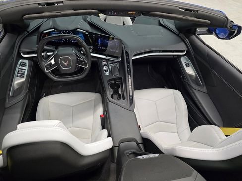 Used 2023 Chevrolet Corvette Stingray Convertible w/ Z51 Performance Package image 12