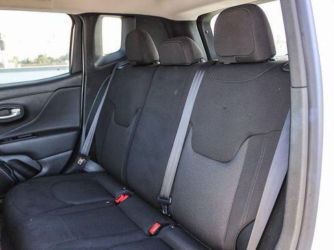 Used 2023 Jeep Renegade Latitude AWD/4WD image 19
