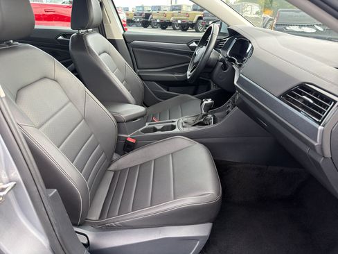 Used 2024 Volkswagen Jetta SE FWD image 24