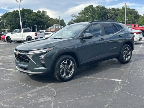New 2026 Chevrolet Trax LT w/ LT Convenience Package FWD image 5