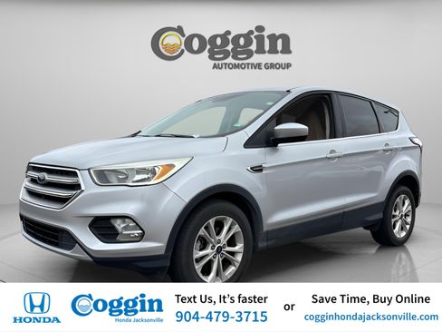 Used 2017 Ford Escape SE image 1