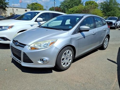 Used 2012 Ford Focus SE FWD image 1