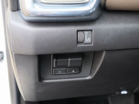 Used 2026 GMC Canyon Denali image 12