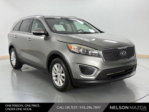 Used 2016 Kia Sorento FWD w/ LX Convenience Package image 4