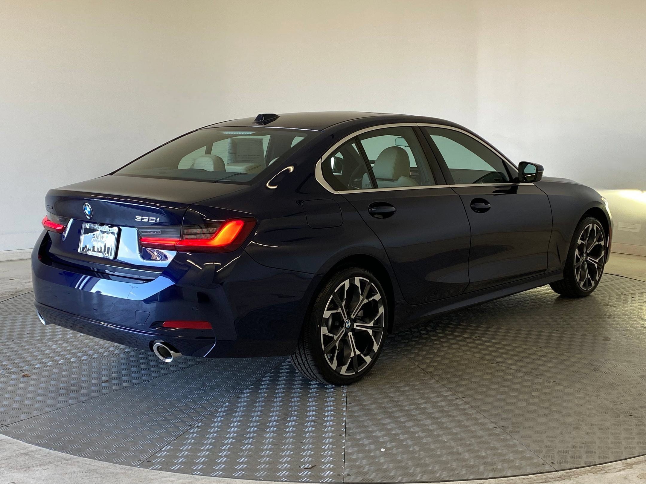 Used 2026 BMW 330i xDrive Sedan w/ Premium Package AWD/4WD image 8