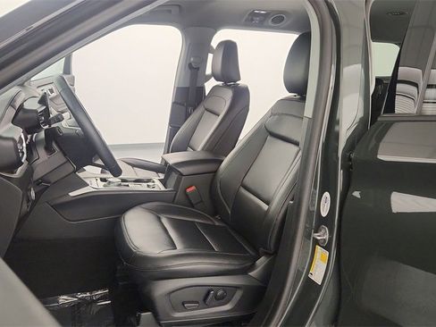 Used 2023 Ford Explorer XLT w/ Equipment Group 202A image 13