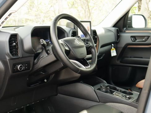 Used 2024 Ford Bronco Sport Outer Banks w/ Tech Package image 9