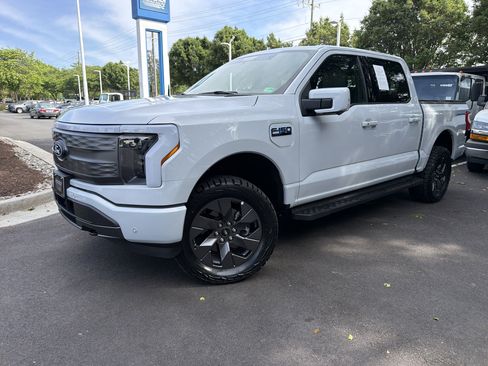 Used 2025 Ford F150 Lightning Lariat AWD/4WD image 5
