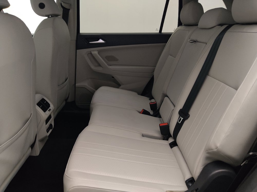 Used 2023 Volkswagen Tiguan SE w/ Panoramic Sunroof Package FWD image 18