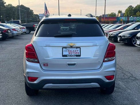 Used 2017 Chevrolet Trax LT w/ LT Convenience Package FWD image 5