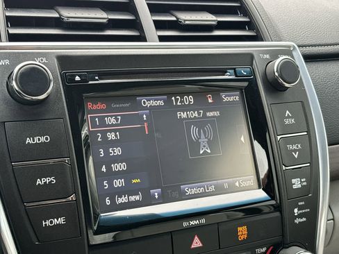 Used 2016 Toyota Camry XLE image 17