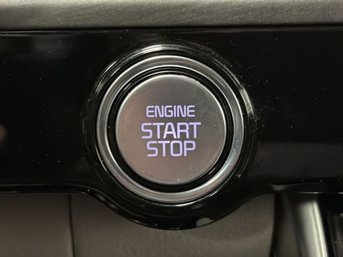 Used 2024 Kia Carnival EX FWD image 37