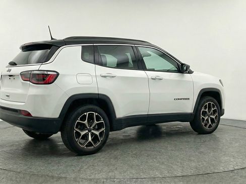 Used 2025 Jeep Compass Limited image 9