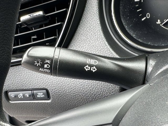 Used 2020 Nissan Rogue Sport S FWD image 11