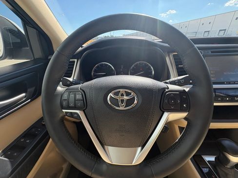 Used 2016 Toyota Highlander XLE FWD image 10