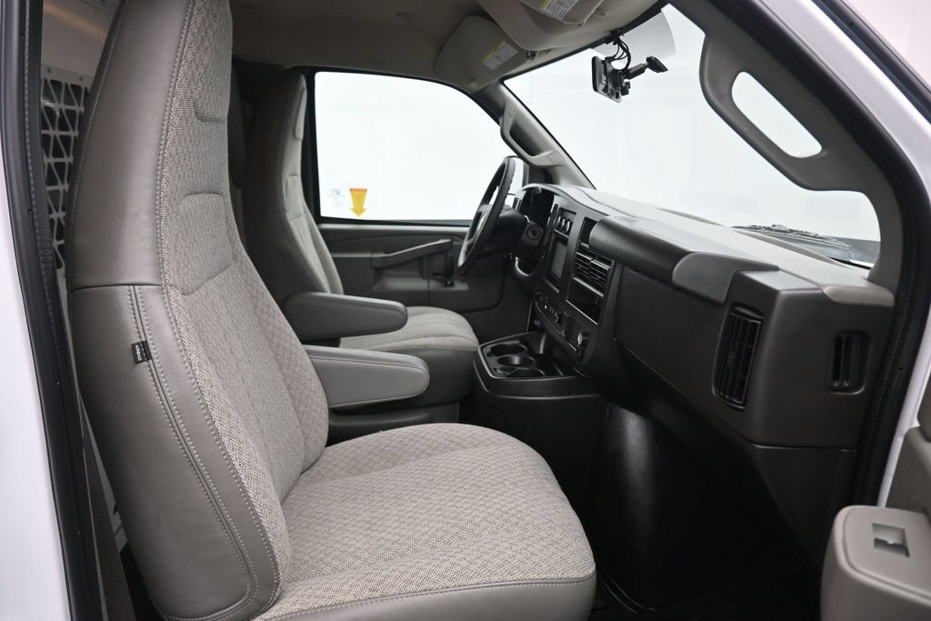Used 2025 Chevrolet Express 2500 RWD image 37