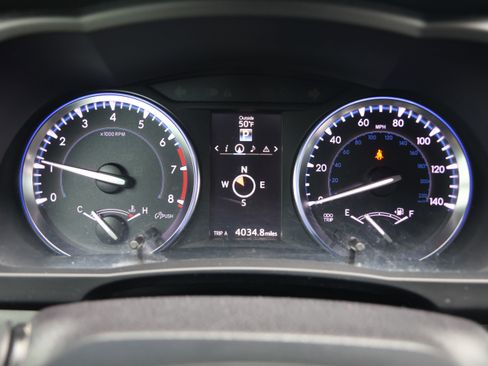 Used 2014 Toyota Highlander XLE image 19