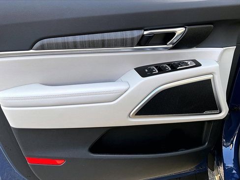 Used 2025 Kia Telluride EX w/ EX Captain's Chair Package image 26