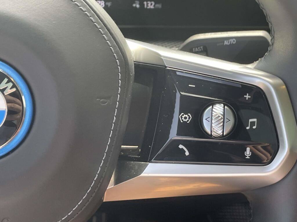 Used 2023 BMW i7 xDrive60 AWD/4WD image 34