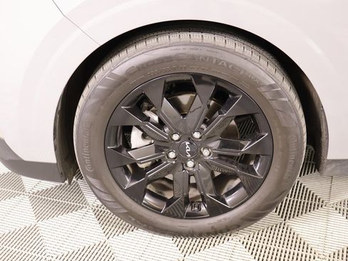 Used 2023 Kia Carnival SX Prestige w/ Paint Protection Package image 21