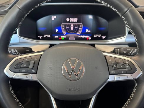 Used 2025 Volkswagen Taos SE FWD image 23