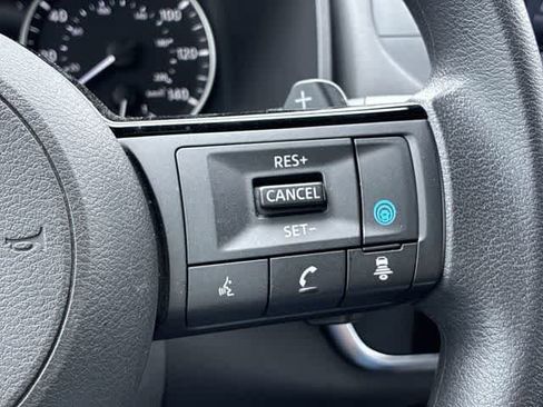 Used 2023 Nissan Rogue SV FWD image 25