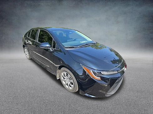 Used 2024 Toyota Corolla LE FWD image 2